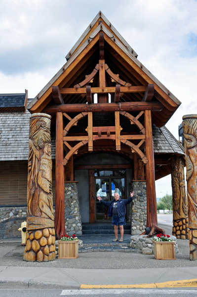 Lee Duquette in front of Riverhouse Restaurant